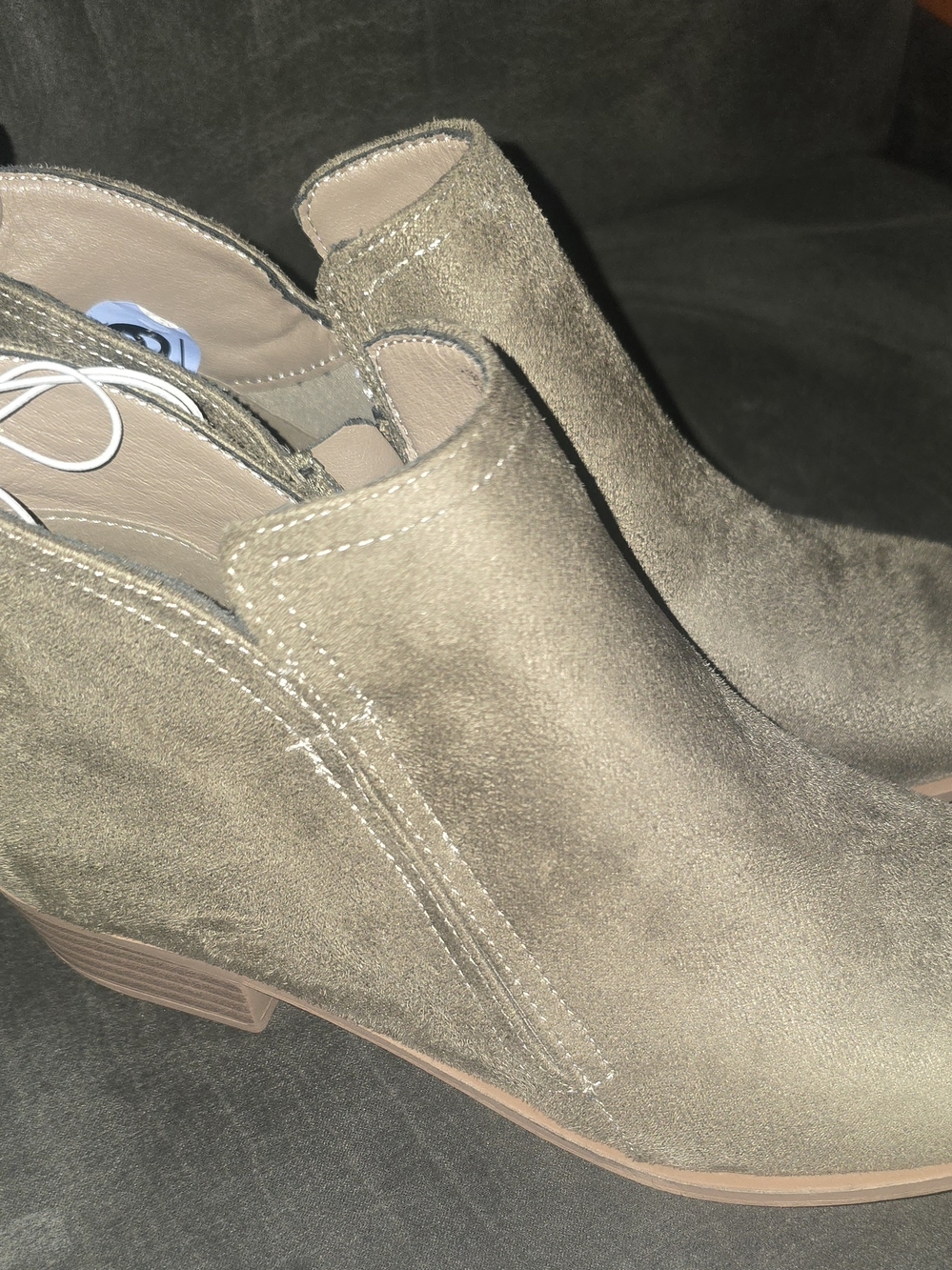 Diba Olive Taupe Suede Ankle Booties Size 9